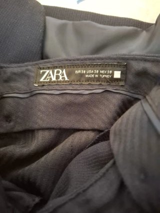 Conjunto traje de hombre azul marino.