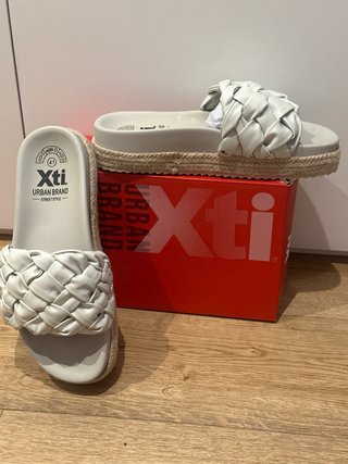 Sandalias Xti Chica Talla 41 gris clarito