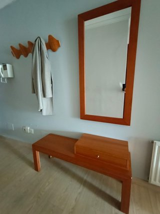 Mueble recibidor madera con espejo