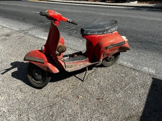 Vespa 150 Roja