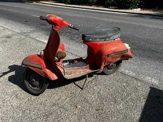 Vespa 150 Roja