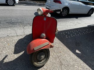 Vespa 150 Roja