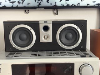 Amplificador Onkyo + 2 altavoces Yamaha + 3 JBL
