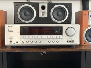 Amplificador Onkyo + 2 altavoces Yamaha + 3 JBL