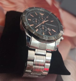 Reloj de metal Nuevo en Caja