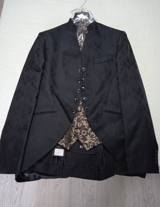 Traje de novio nuevo