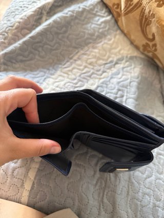Monedero azul marino de Guy Laroche, apenas usado