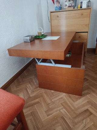 Mesa de comedor elevable de madera y cristal