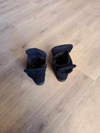 Botines negros con cuña