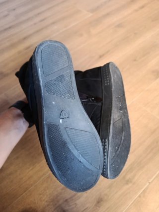 Botines negros con cuña