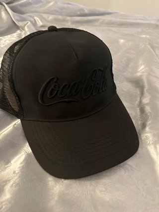 Gorra negra de CocaCola