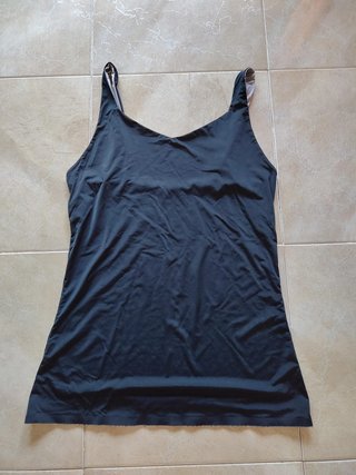 Camiseta reversible negra y beige