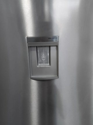 Nevera No Frost con Dispensador