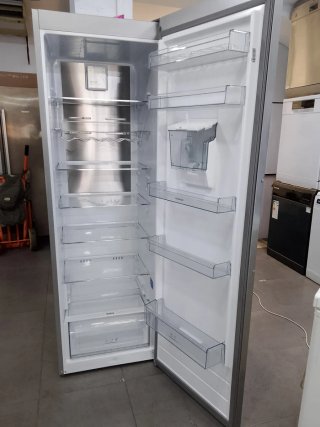 Nevera No Frost con Dispensador