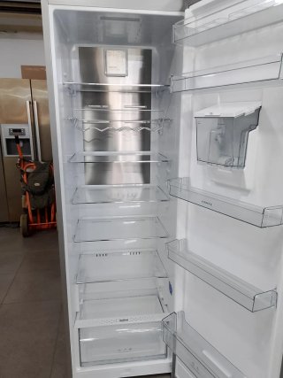 Nevera No Frost con Dispensador