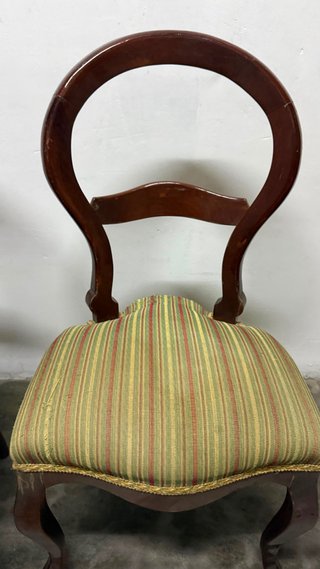 Juego de 4 sillas isabelinas