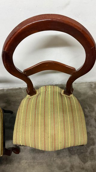Juego de 4 sillas isabelinas