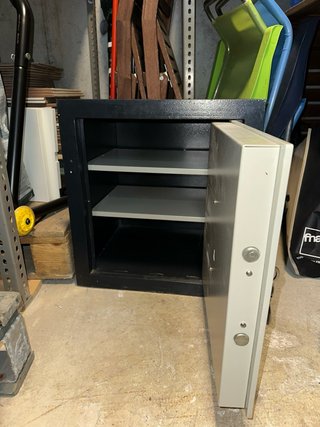 Caja fuerte Ollé con llave y combinación mecánica