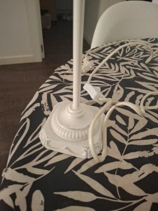 Pie de lámpara blanco