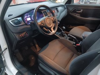 FLAMANTE E IMPECABLE  KIA Carens 2015
