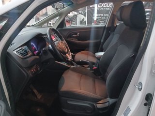 FLAMANTE E IMPECABLE  KIA Carens 2015