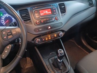 FLAMANTE E IMPECABLE  KIA Carens 2015