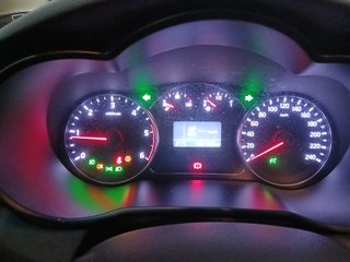 FLAMANTE E IMPECABLE  KIA Carens 2015