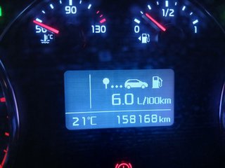 FLAMANTE E IMPECABLE  KIA Carens 2015