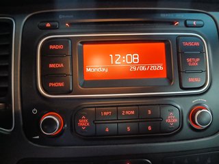 FLAMANTE E IMPECABLE  KIA Carens 2015