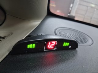 FLAMANTE E IMPECABLE  KIA Carens 2015