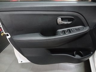 FLAMANTE E IMPECABLE  KIA Carens 2015