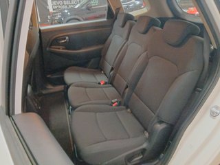 FLAMANTE E IMPECABLE  KIA Carens 2015