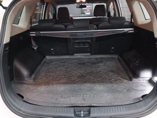 FLAMANTE E IMPECABLE  KIA Carens 2015