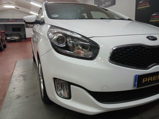 FLAMANTE E IMPECABLE  KIA Carens 2015