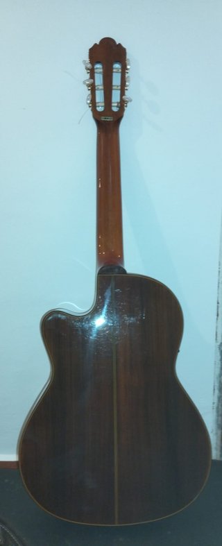 Guitarra Clásica Cutaway Amplificada