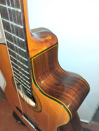 Guitarra Clásica Cutaway Amplificada