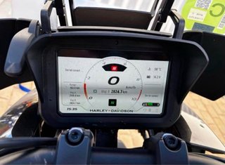 Motos