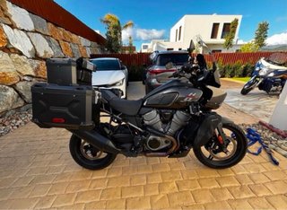 Motos