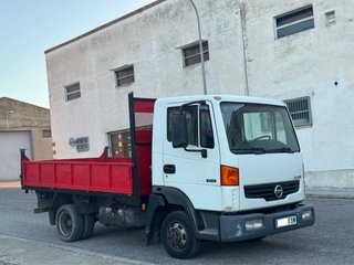 Nissan Atleon volquete 2007