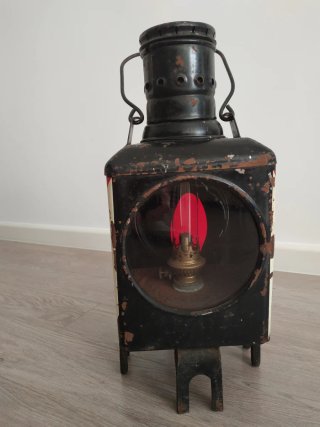 Farol antiguo de tren