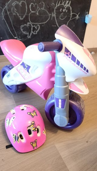 Moto correpasillos Feber rosa con casco