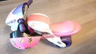 Moto correpasillos Feber rosa con casco