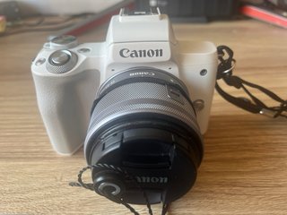 Canon EOS M50 Mark II + objetivos + Baterías