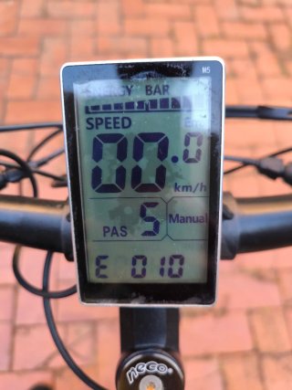 Bicicleta Eléctrica Azul y Blanca