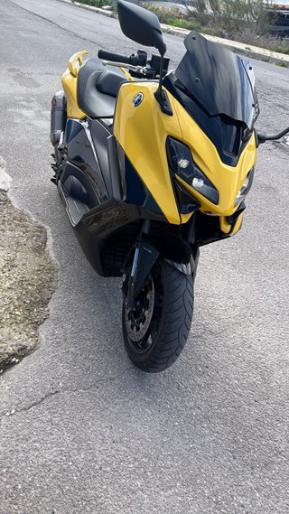 Yamaha TMAX 560 Maxi Scooter