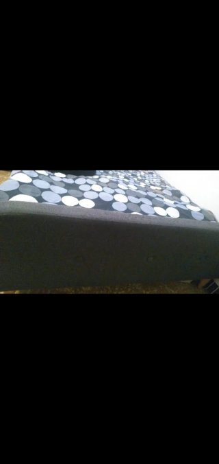 Cama tapizada gris