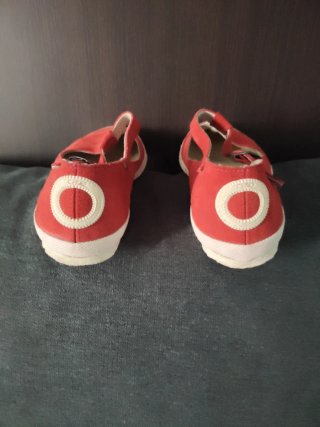 Zapatillas Aro T-Strap Hebilla Roja Talla 36