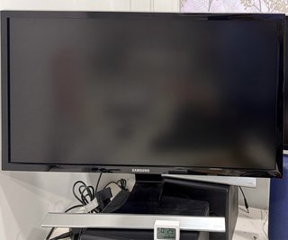 Samsung 28 4K UHD Monitor + Cables