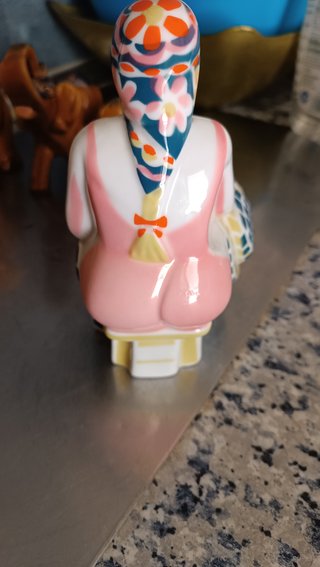 Figura Sargadelos mujer con cesta