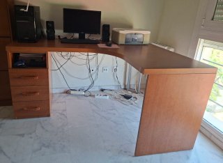 Mesa grande  escritorio con tres cajones